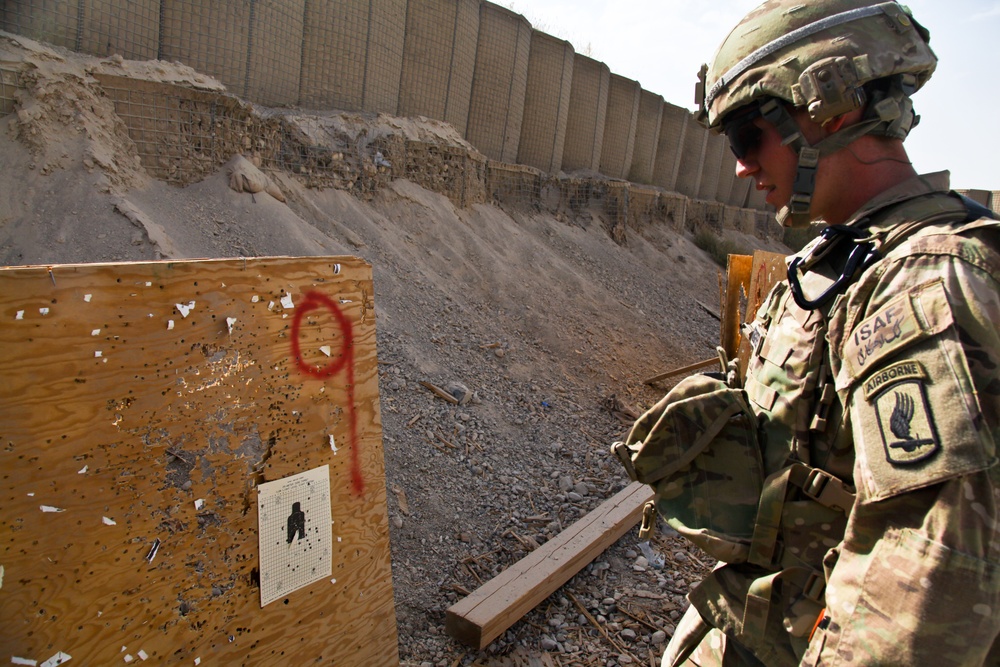 Soldiers qualify during FOB Shank range exercise