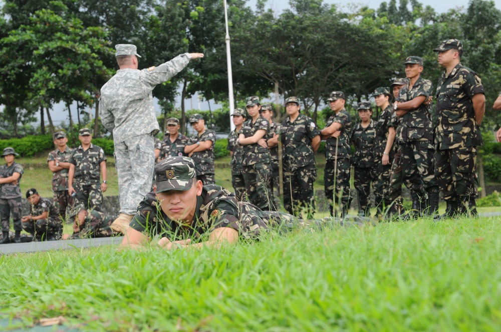 US Army Pacific and Philippine Army share medical first responder experience