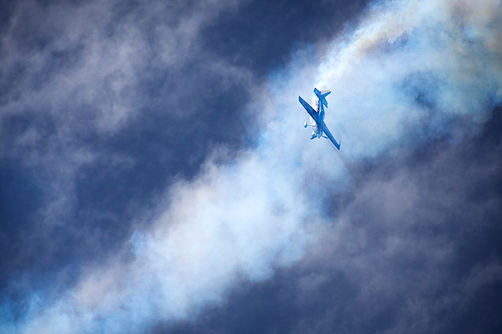 Blue Angels stun audiences at 2012 Kaneohe Bay Air Show