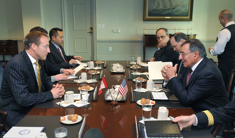 Defense secretary meets Canadian defense minister
