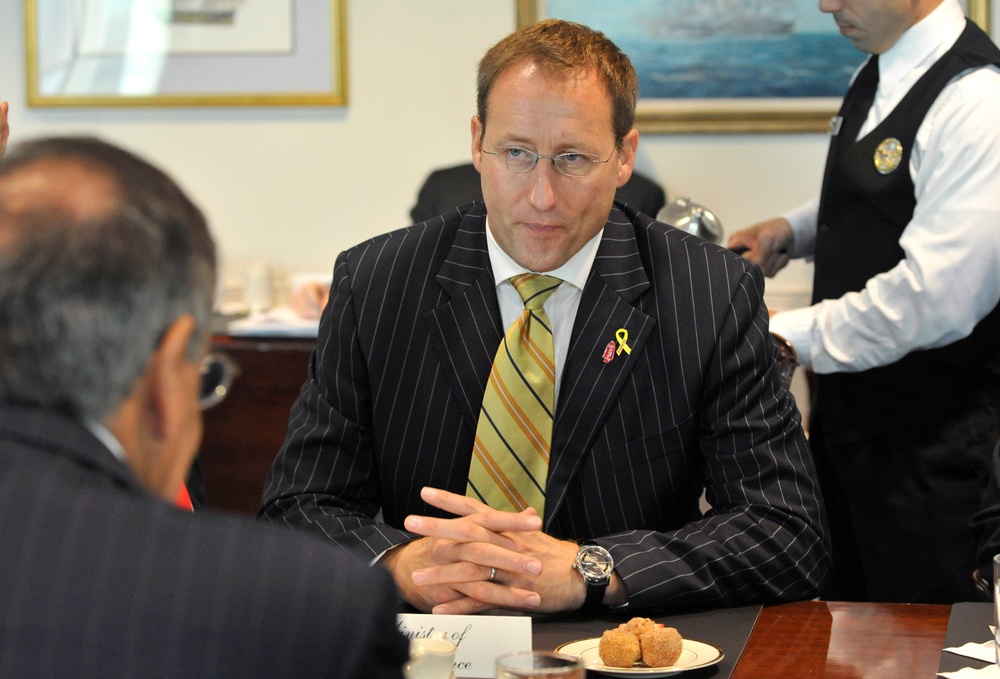 Defense secretary meets Canadian defense minister