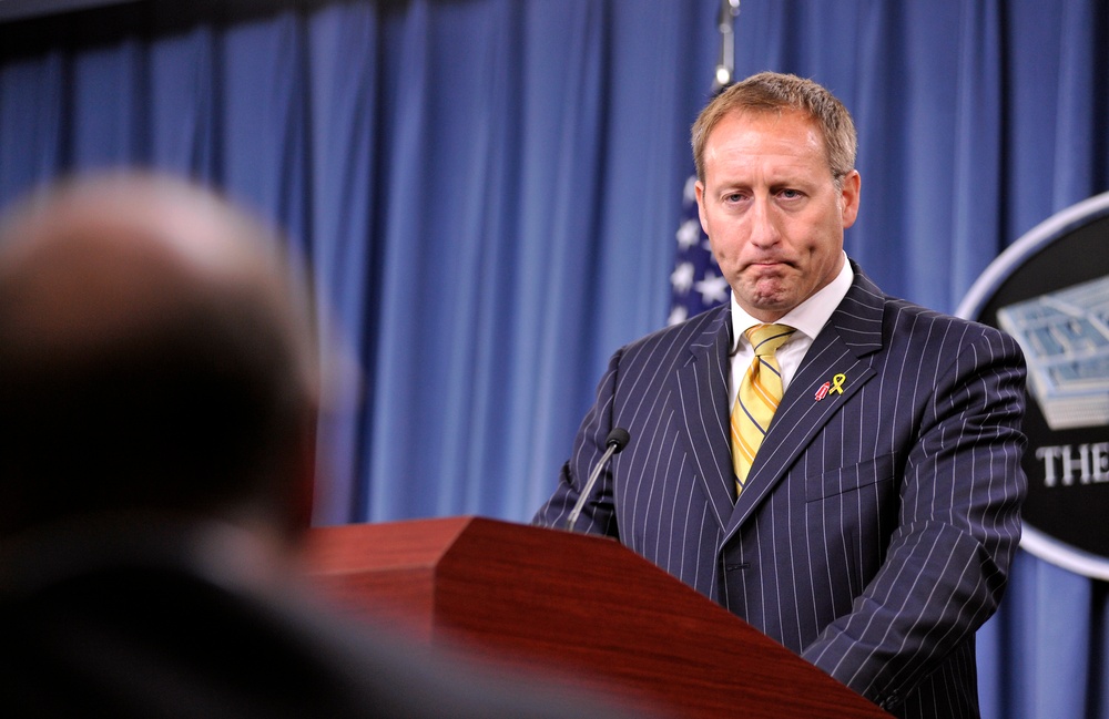 Defense secretary meets Canadian defense minister