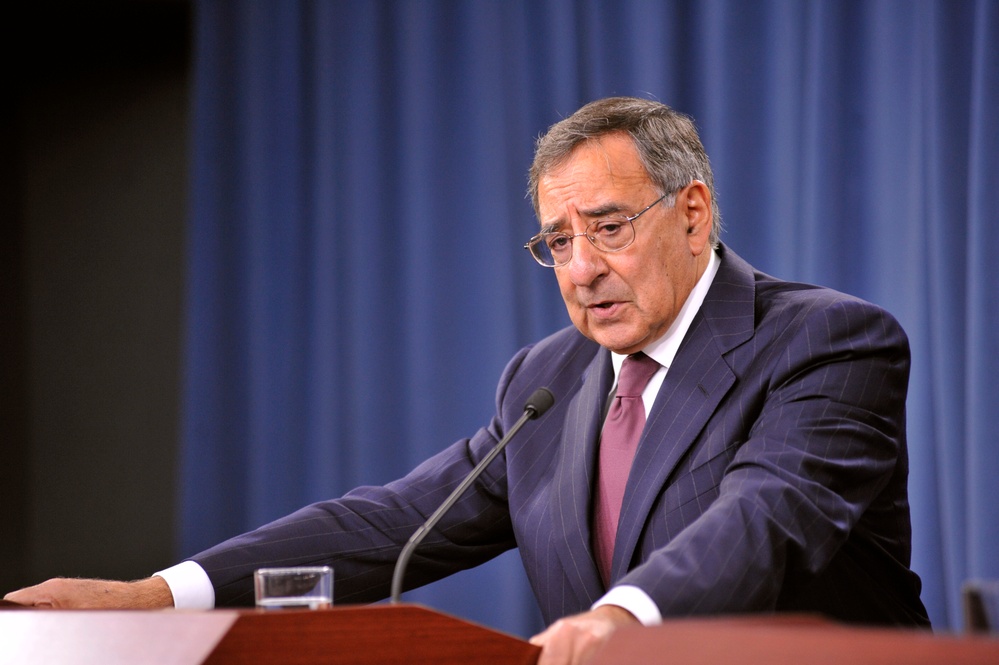 Defense secretary meets Canadian defense minister
