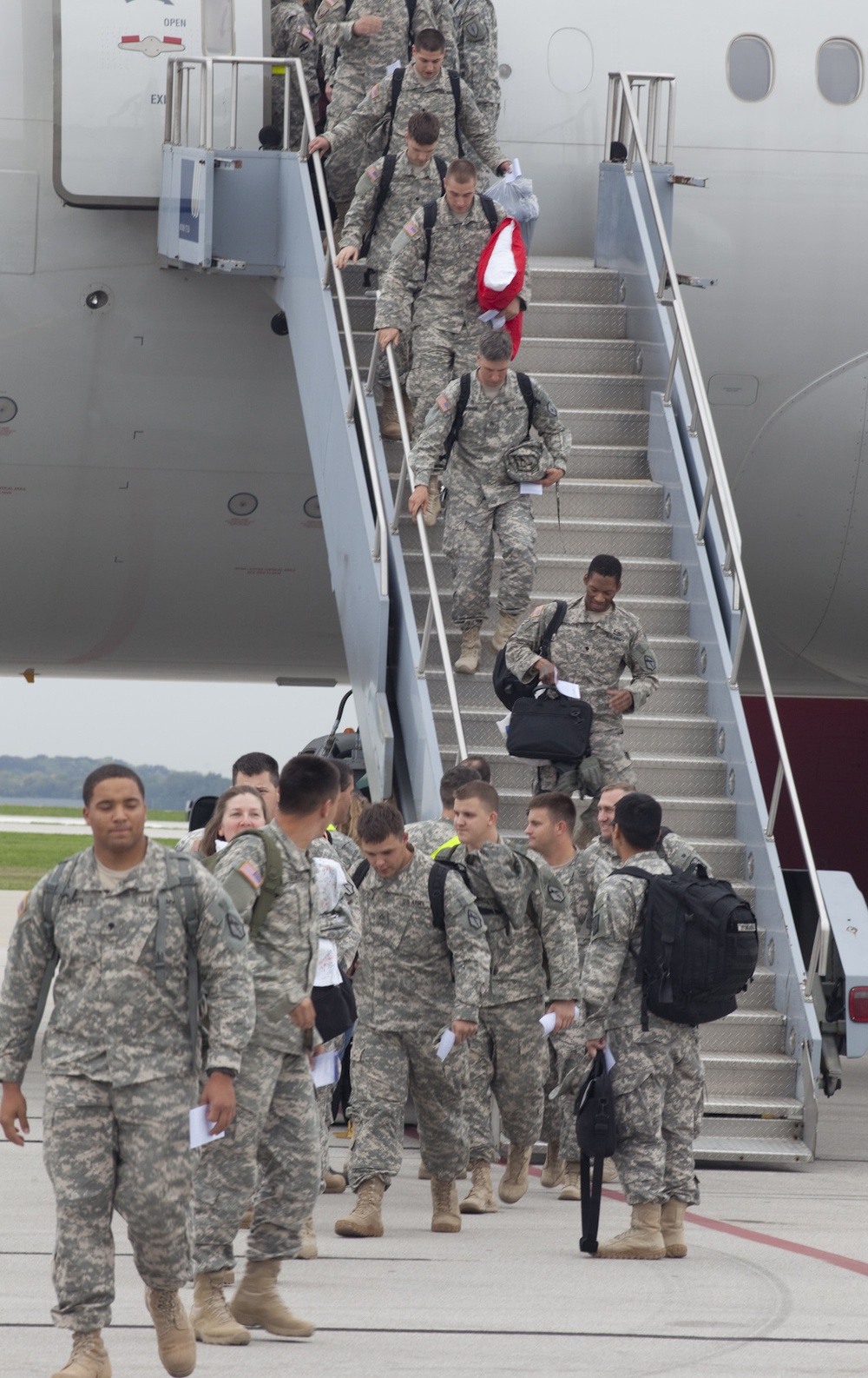 Soldiers return from Kosovo