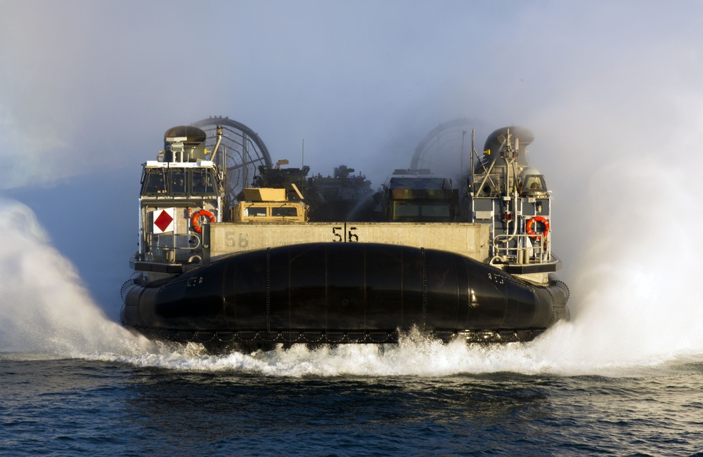 Landing craft air cushion approaches USS Makin Island