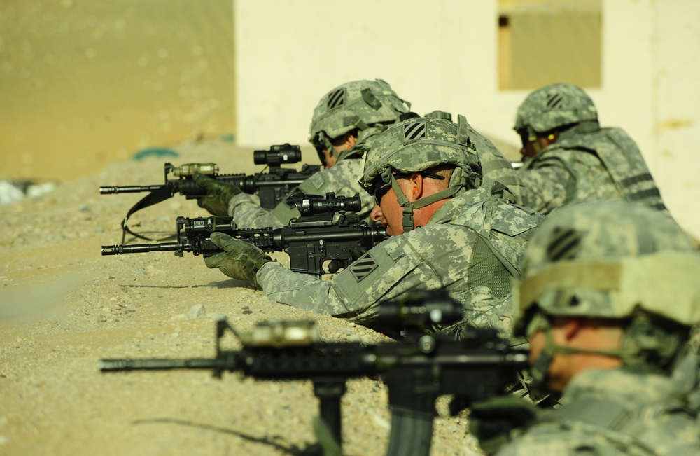 Command security detail conducts VIP escort training