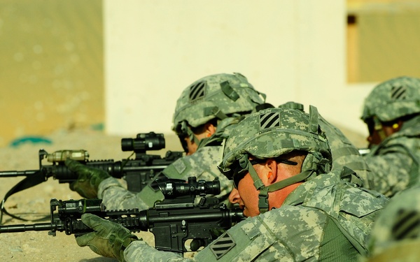 Command security detail conducts VIP escort training