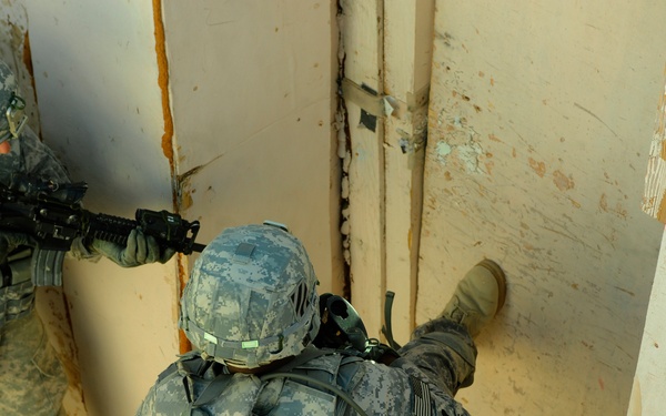 Command security detail conducts VIP escort training