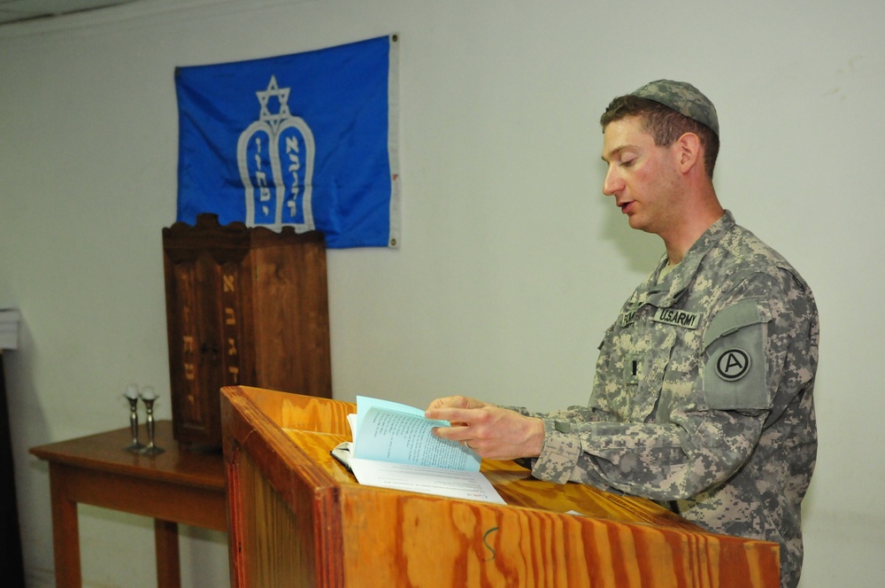 First US Army cantor spreads faith on deployment