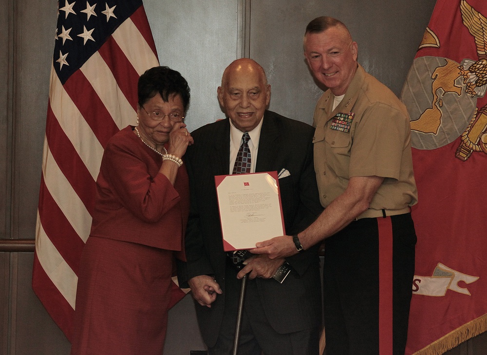 African-American Marines recieve nation's highest civilan honor