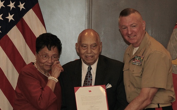 African-American Marines recieve nation's highest civilan honor
