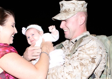 Friends and families gather to welcome Marines of 1/1 home