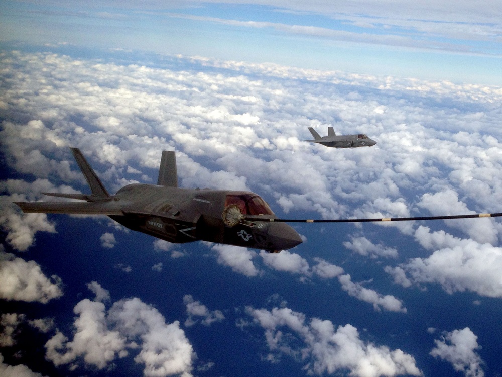 Marine Corps Joint Strike Fighter conducts first aerial refuel