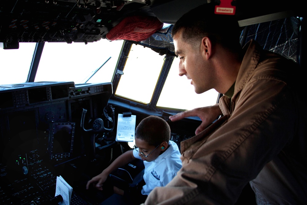 Marines host youngsters' field trip to Cherry Point flight line