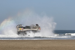Marines, Navy land on San Francisco’s beach, showcase medical aid abilities