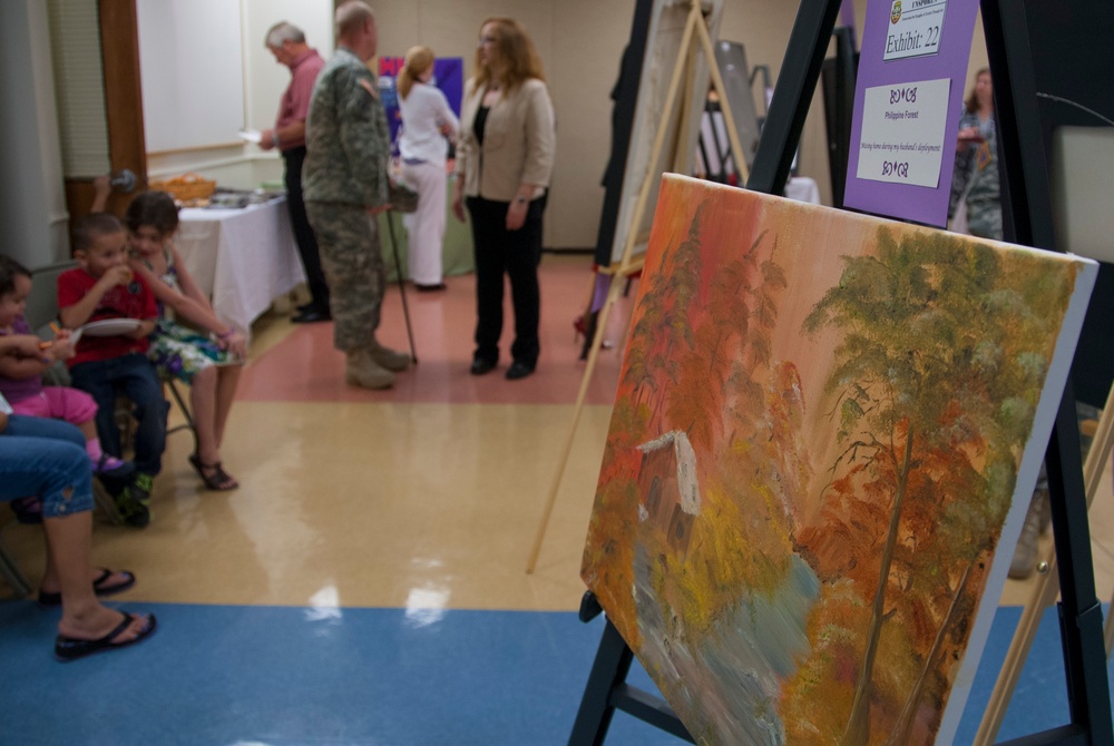 Carl R. Darnall AMC holds art show for soldiers, spouses struggling with combat, injury