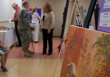 Carl R. Darnall AMC holds art show for soldiers, spouses struggling with combat, injury
