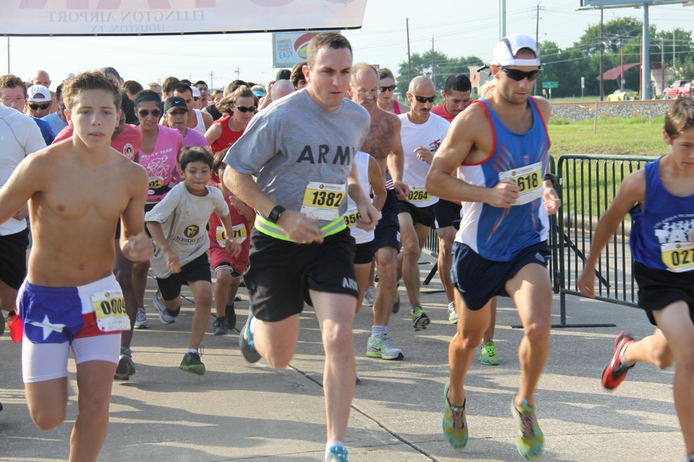 Army reservist excels in charity run