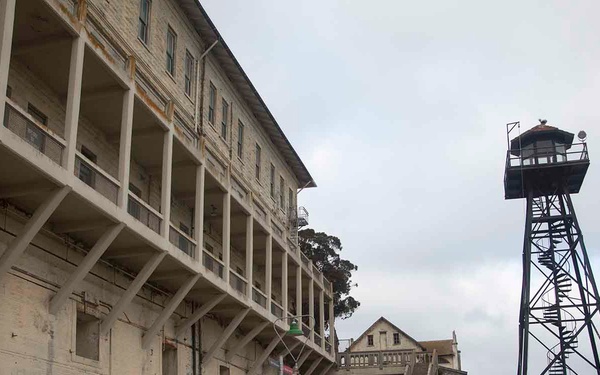 13th MEU Marines help restore Alcatraz