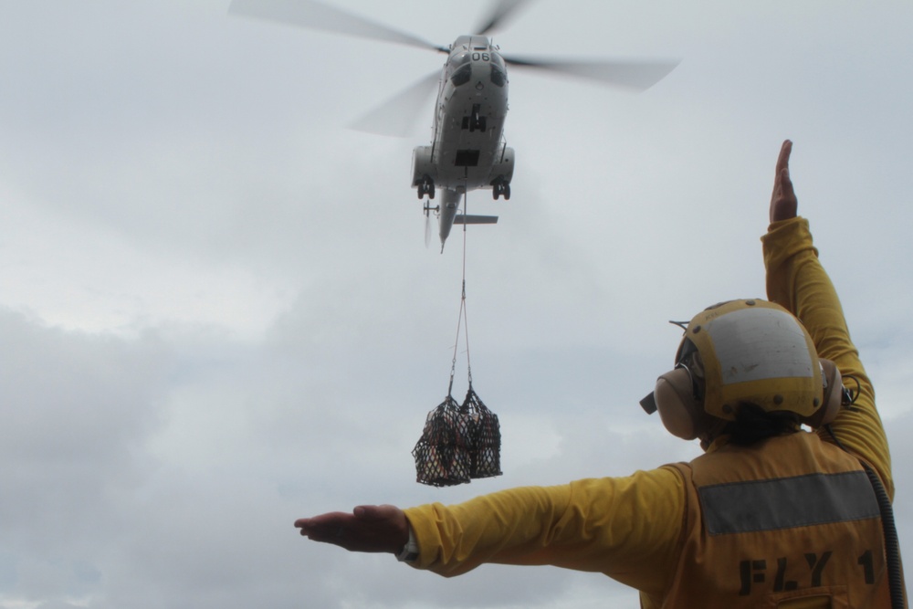 31st MEU helps BHR simultaneously refuel, transfer cargo without docking
