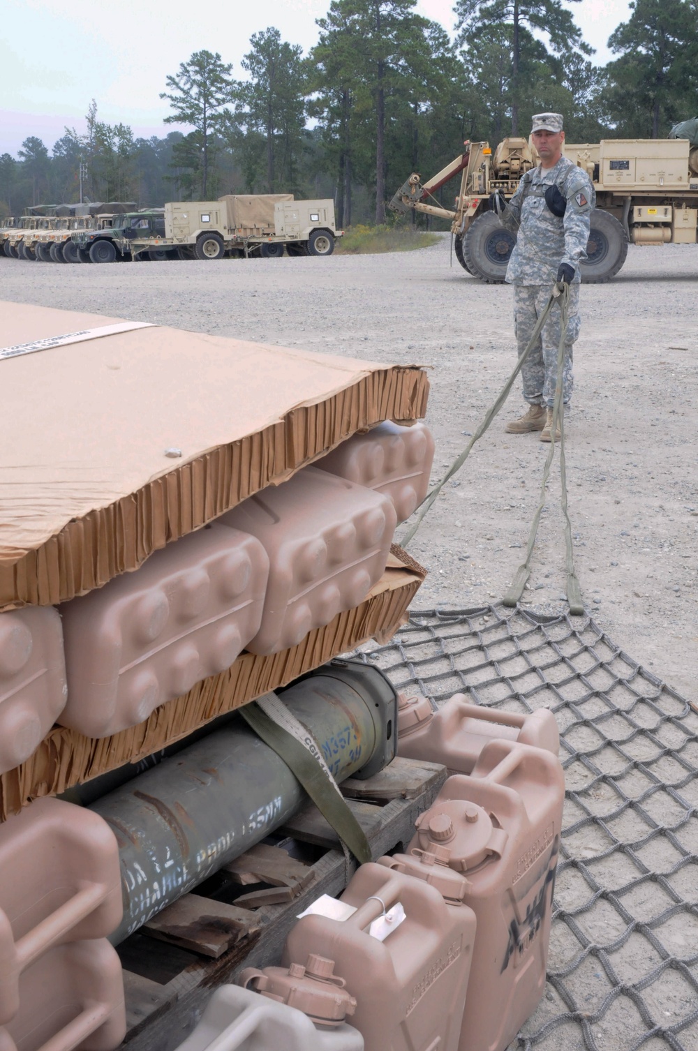 364th QM Company provide support for sling load