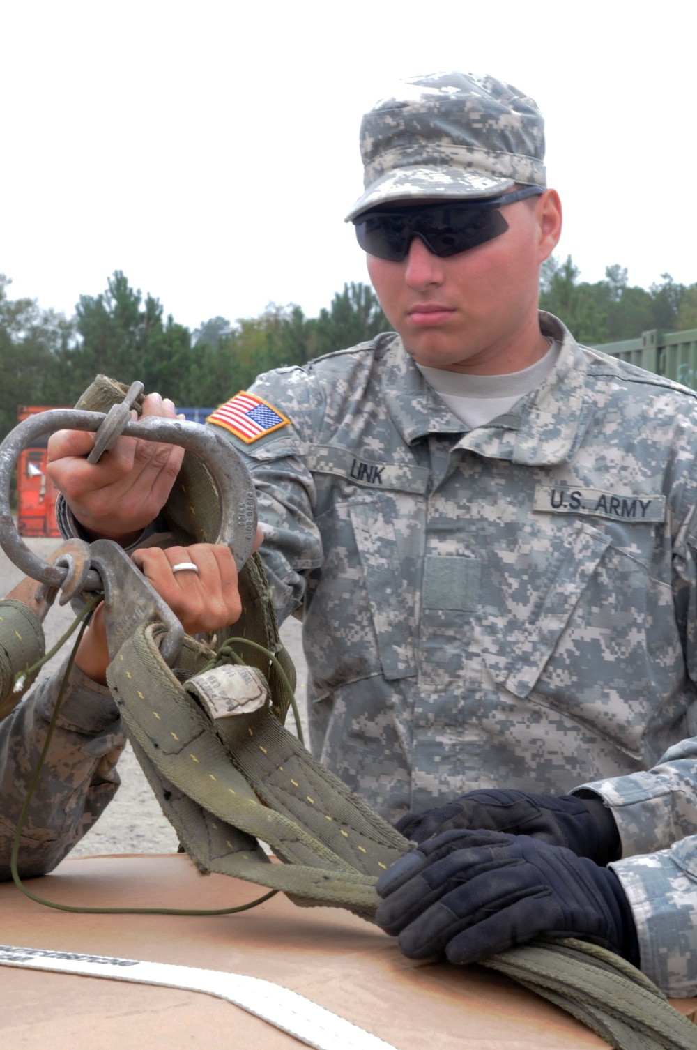 364th QM Company provide support for sling load