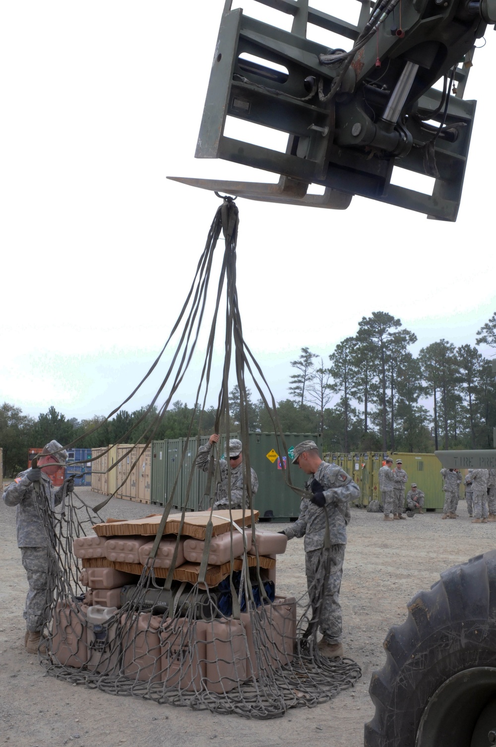 364th QM Company provide support for sling load