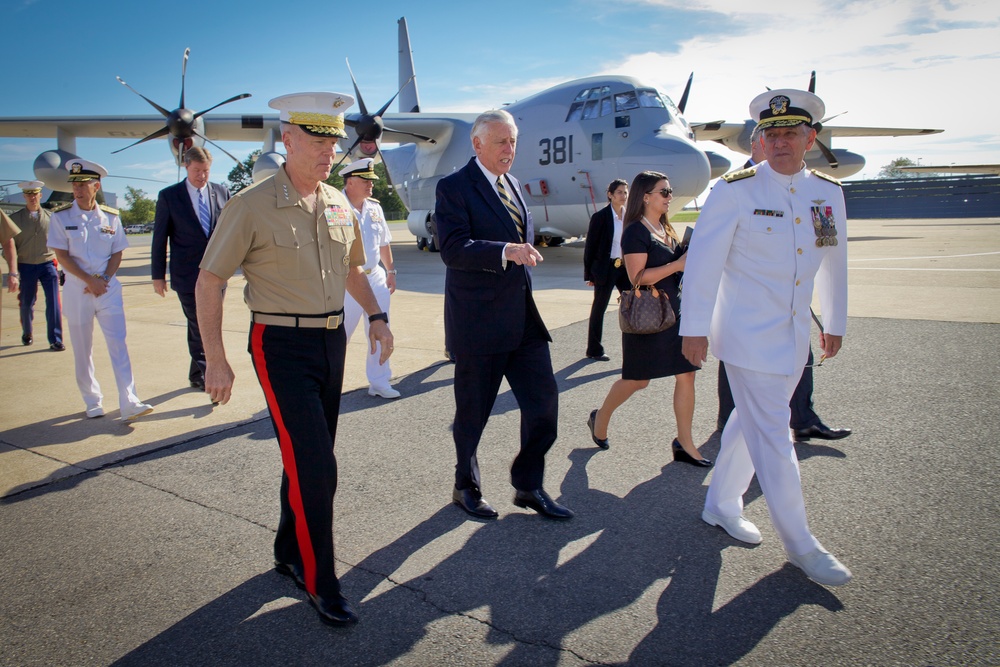 Marine Corps commandant attends Architzel retirement ceremony