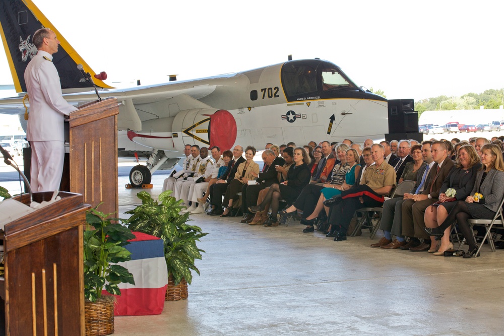 Marine Corps commandant attends Architzel retirement ceremony