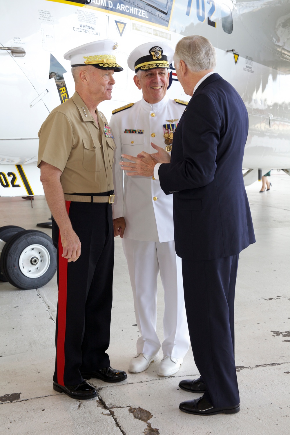 Marine Corps commandant attends Architzel retirement ceremony