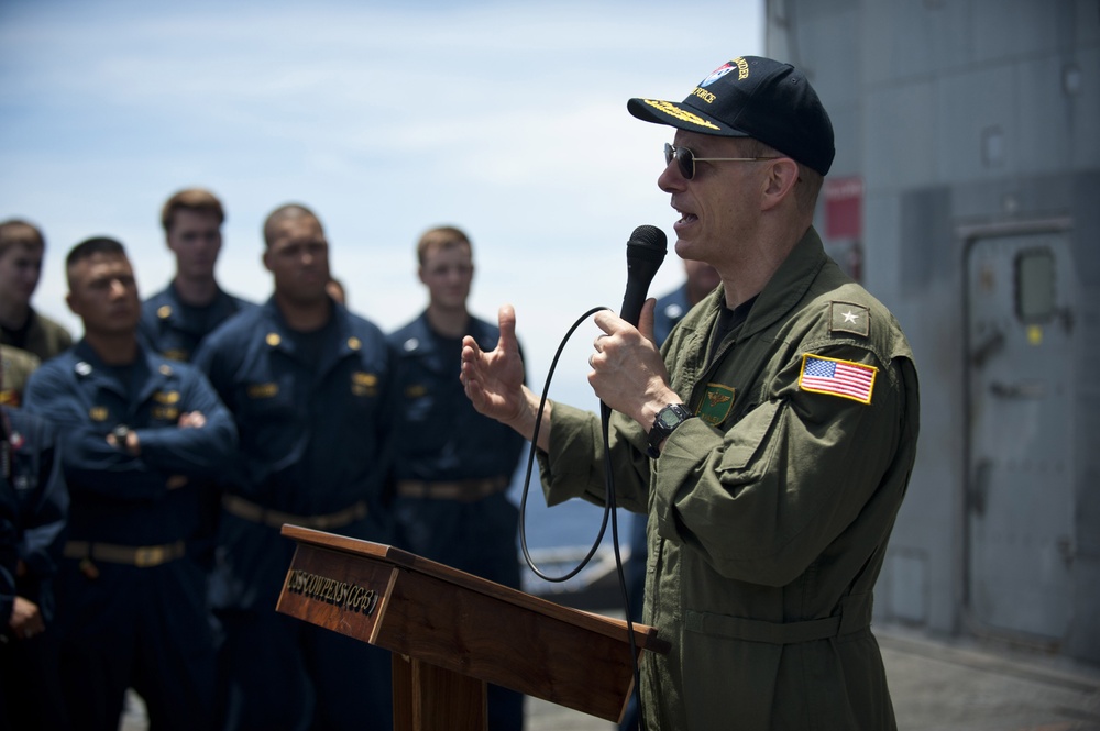 Commander of Battle Force 7th Fleet visits USS Cowpens
