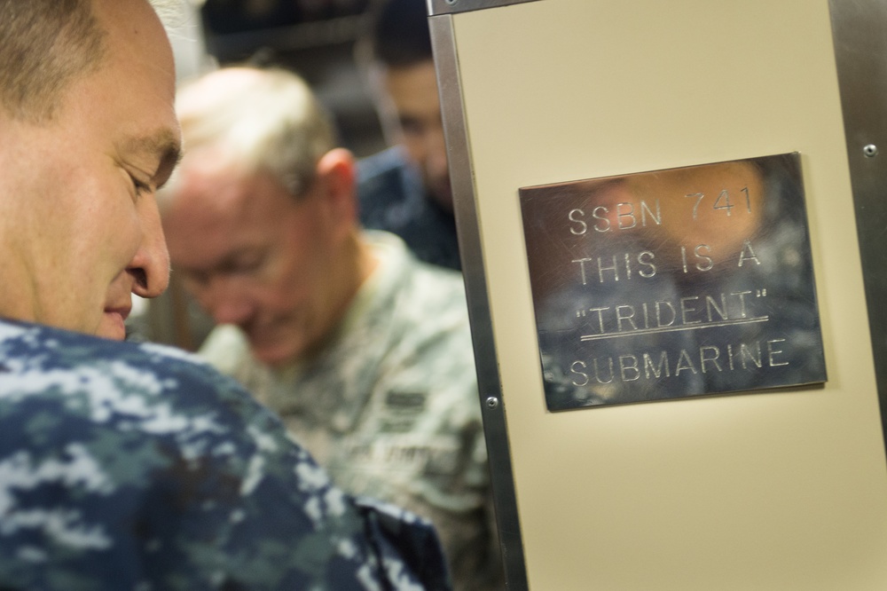 Dempsey visits Naval Base Kitsap