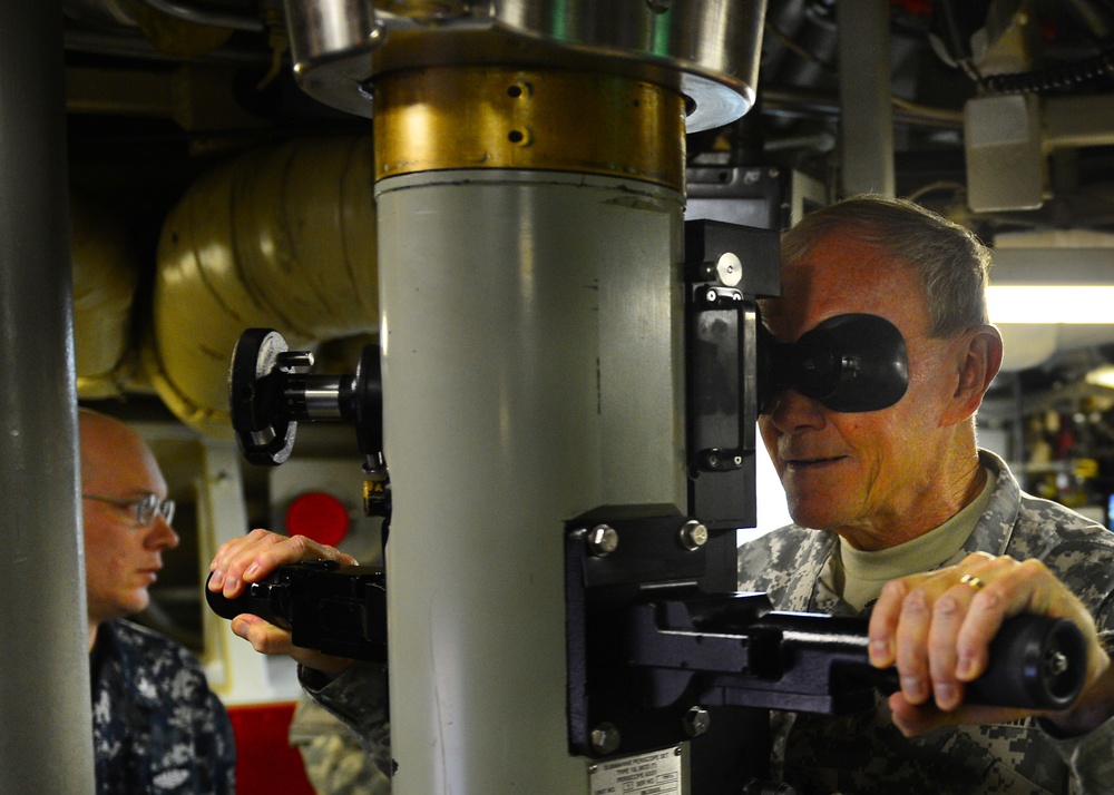 Dempsey visits Naval Base Kitsap
