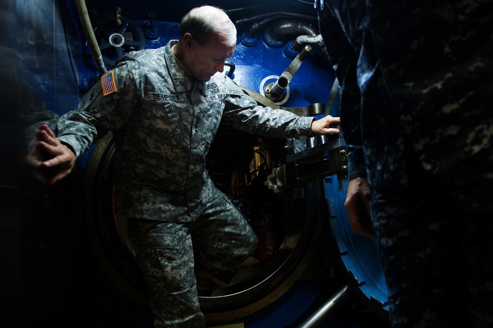 Dempsey visits Naval Base Kitsap