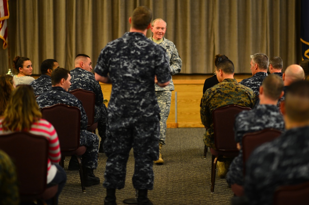 Dempsey visits Naval Base Kitsap
