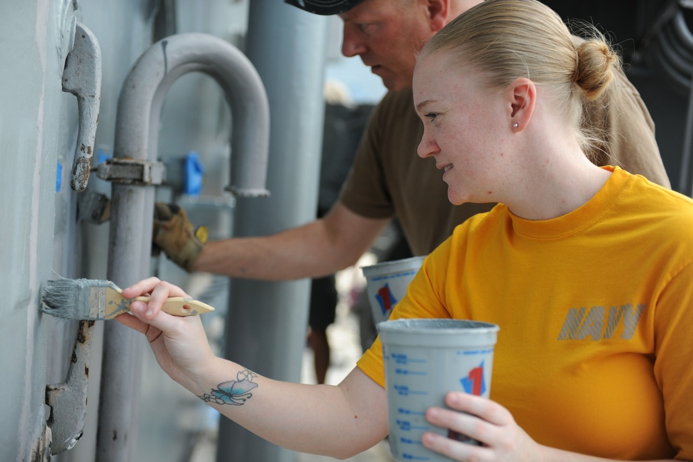 NECC sailors volunteer aboard Battleship Wisconsin