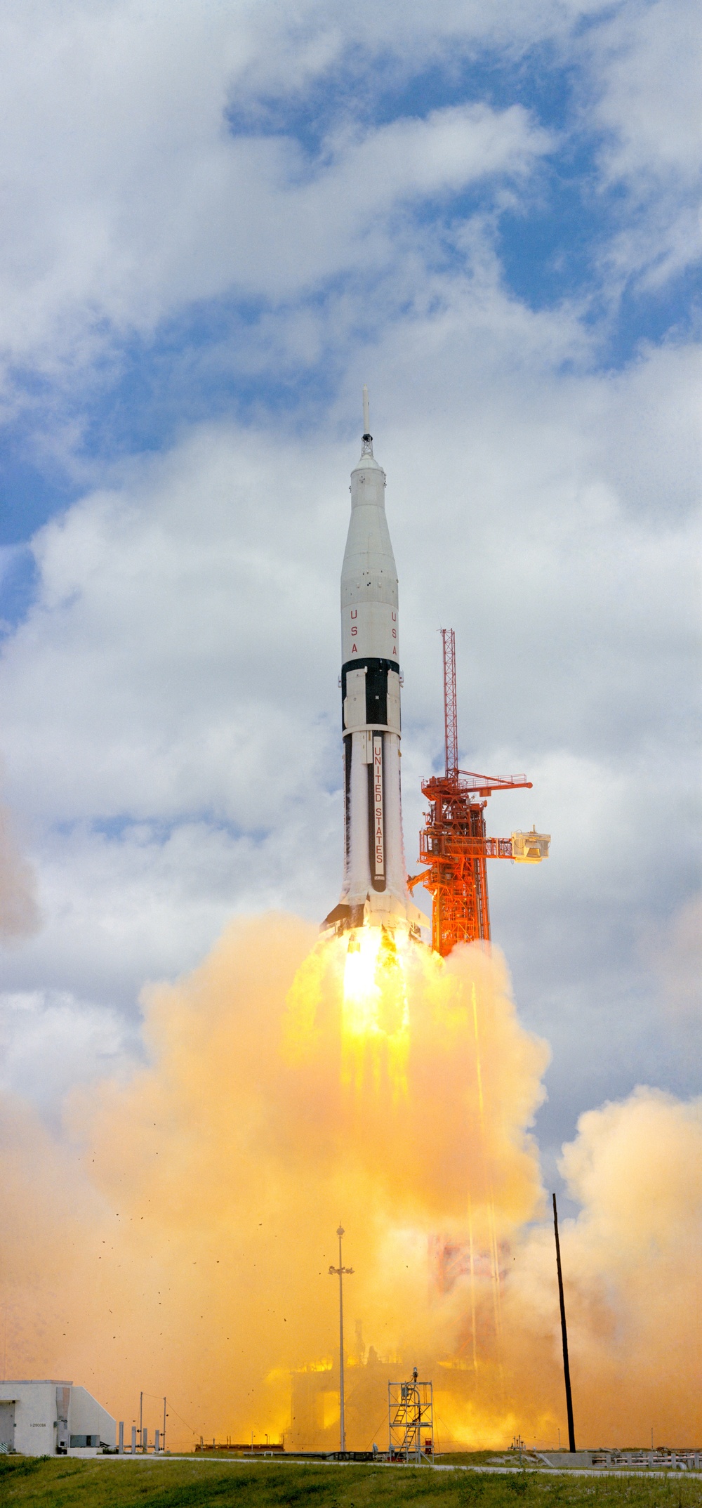 Liftoff- Apollo, A/S 202