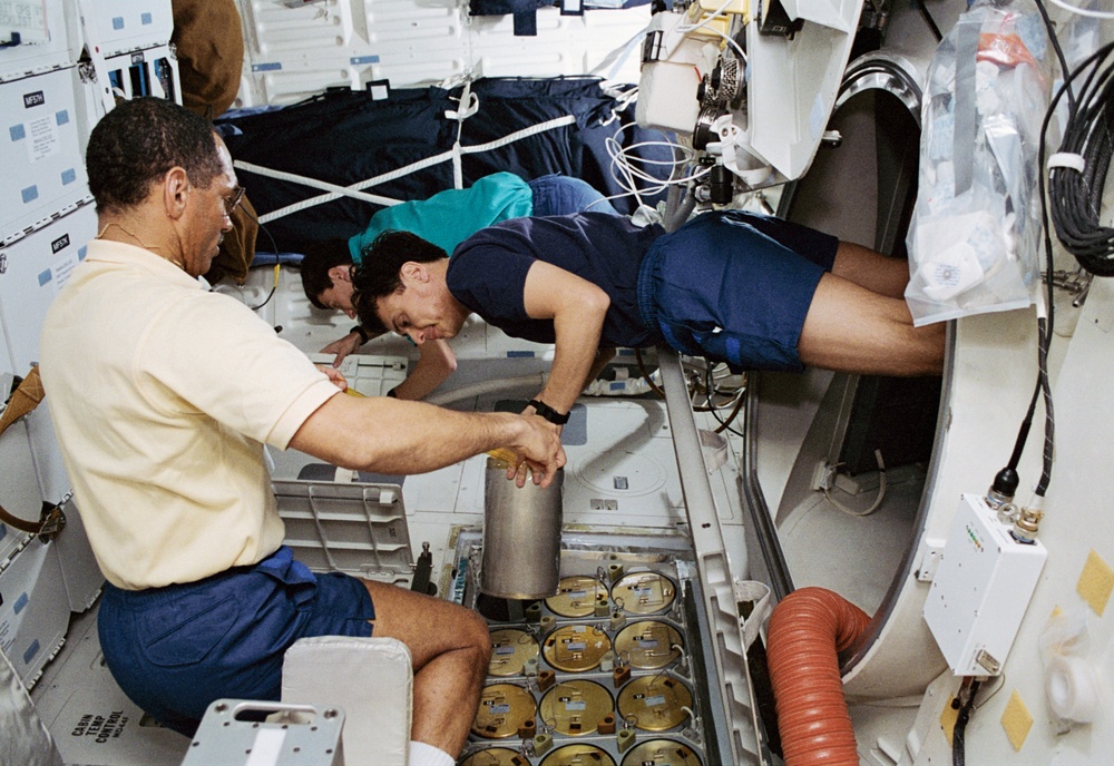 LIOH changeout on the Discovery's middeck