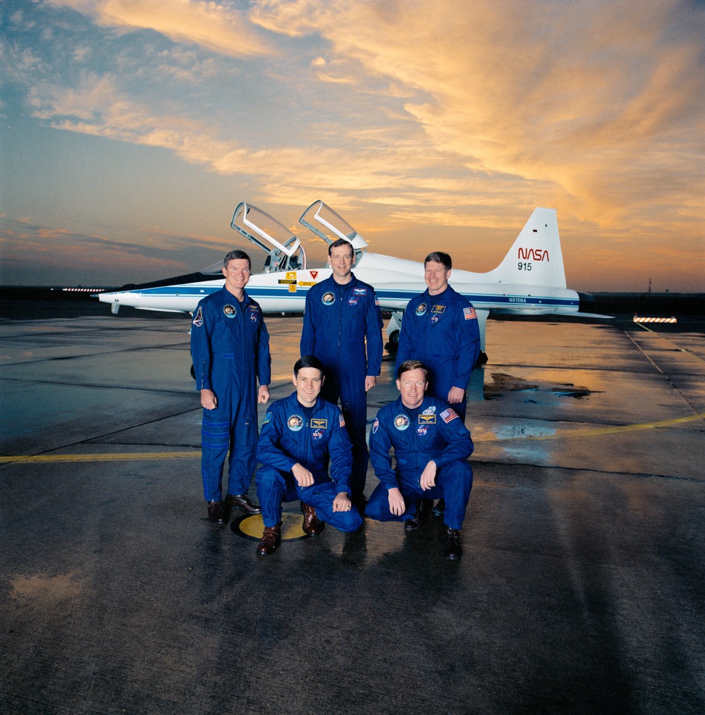 STS-41 offical crew portrait taken in front of a T-38A at Ellington Field