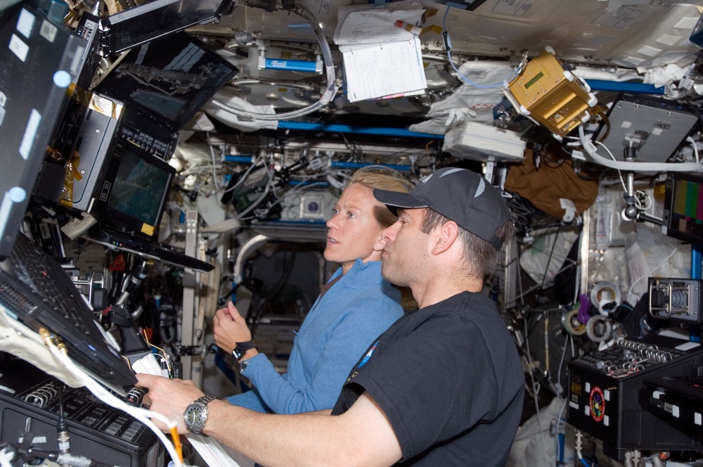 Airlock Battery Charge module