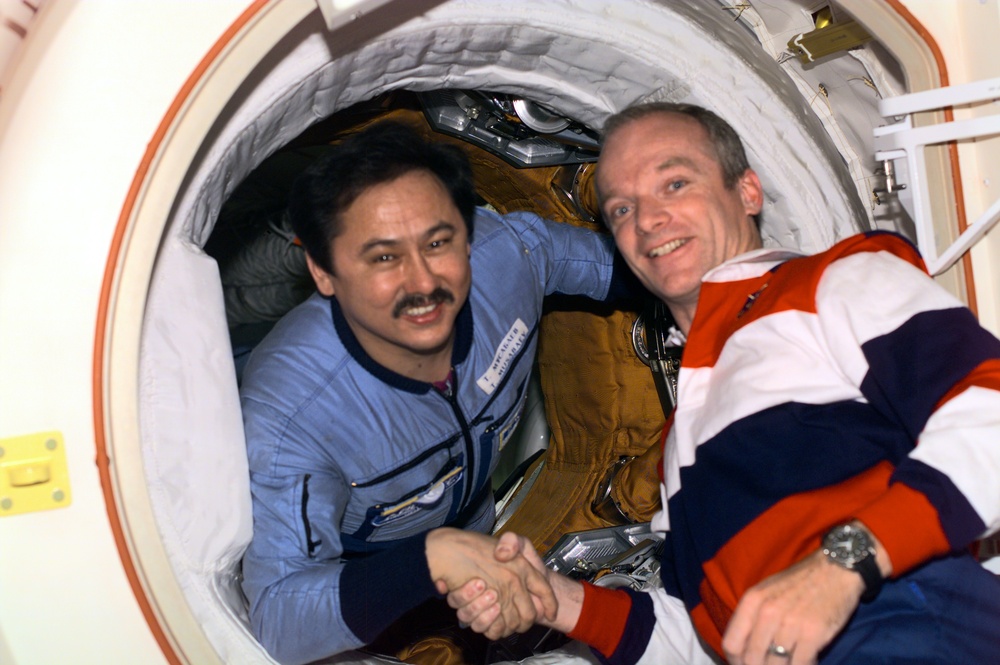 Crewmember activity in the Mir Space Station