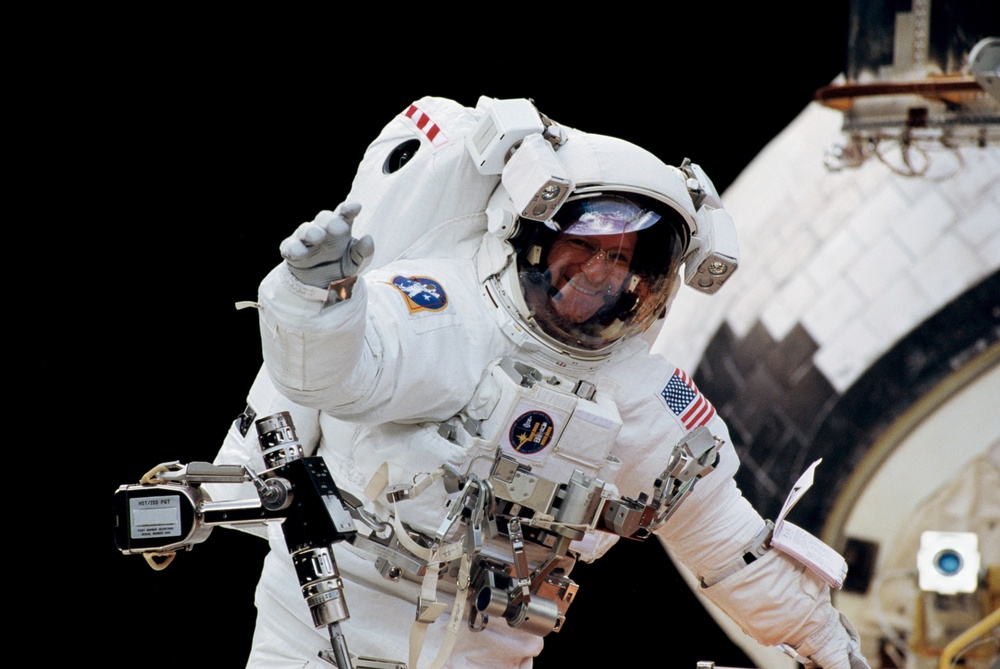 2nd EVA - Nicollier on ORUC