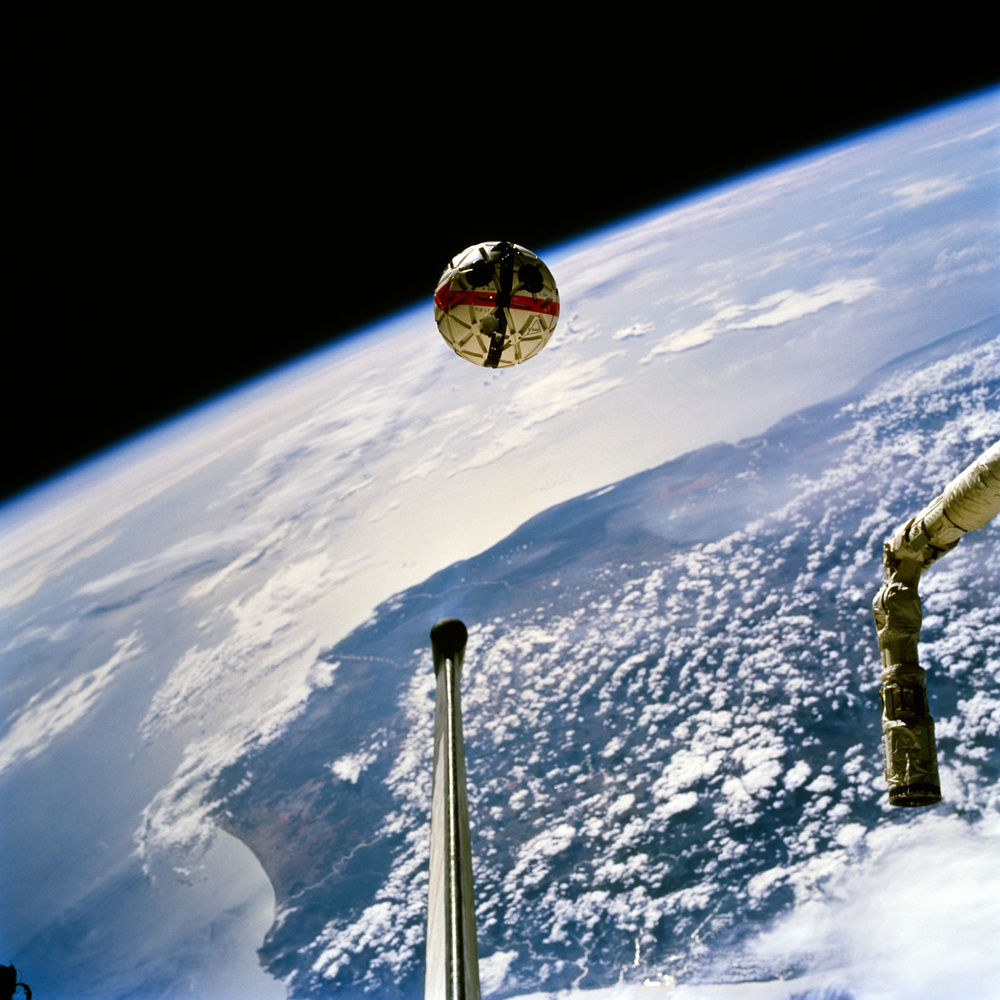 RME 1323 and DTO 671 during second EVA of STS-87