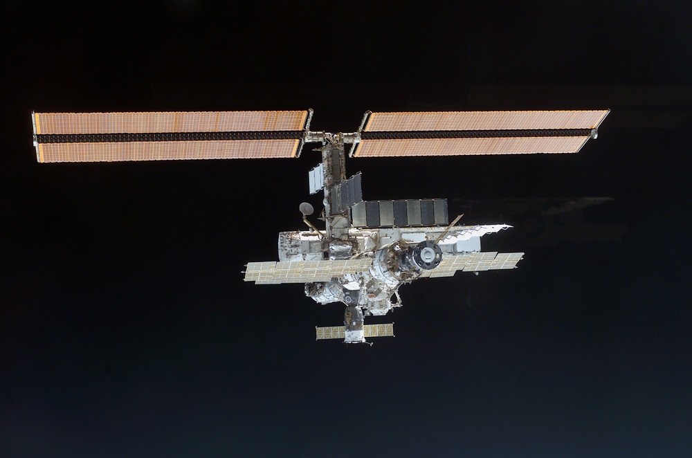 Flyaround view of ISS aft and port sides