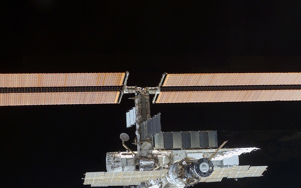 Flyaround view of ISS aft and port sides