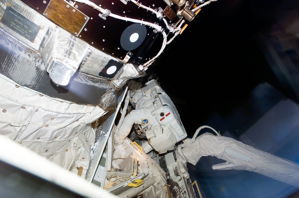 Foreman during EVA 4 - Expedition 16 / STS-13 Joint Operations