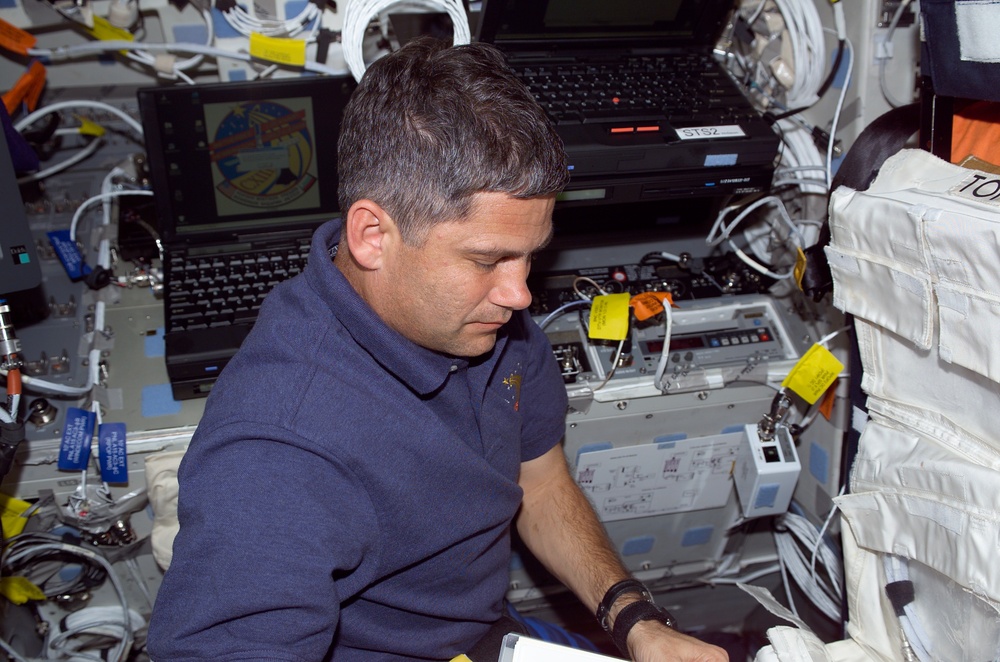 PLT Paul Lockhart working on the FD during STS-113