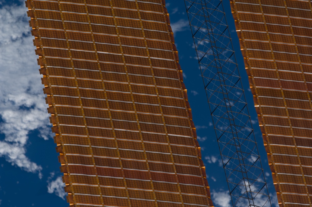 Fly-around view of the ISS by the STS-127 crew