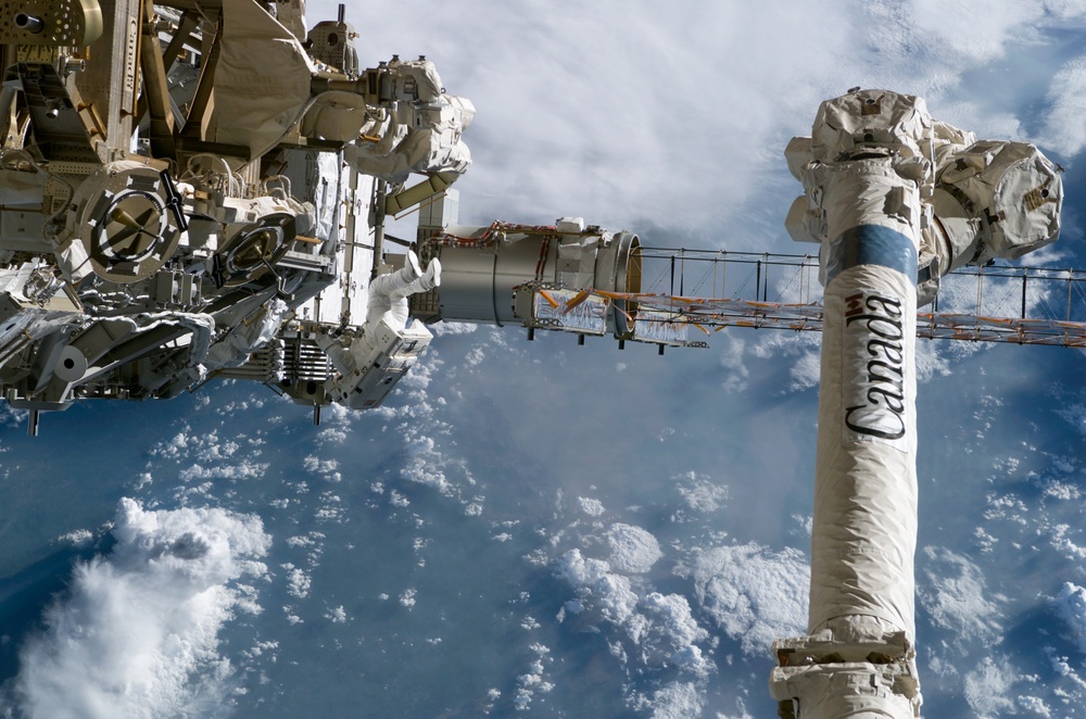 STS-115 MS Stefanyshyn-Piper releases PVR cinches and winch PIP pins on the P3/P4 Truss during EVA