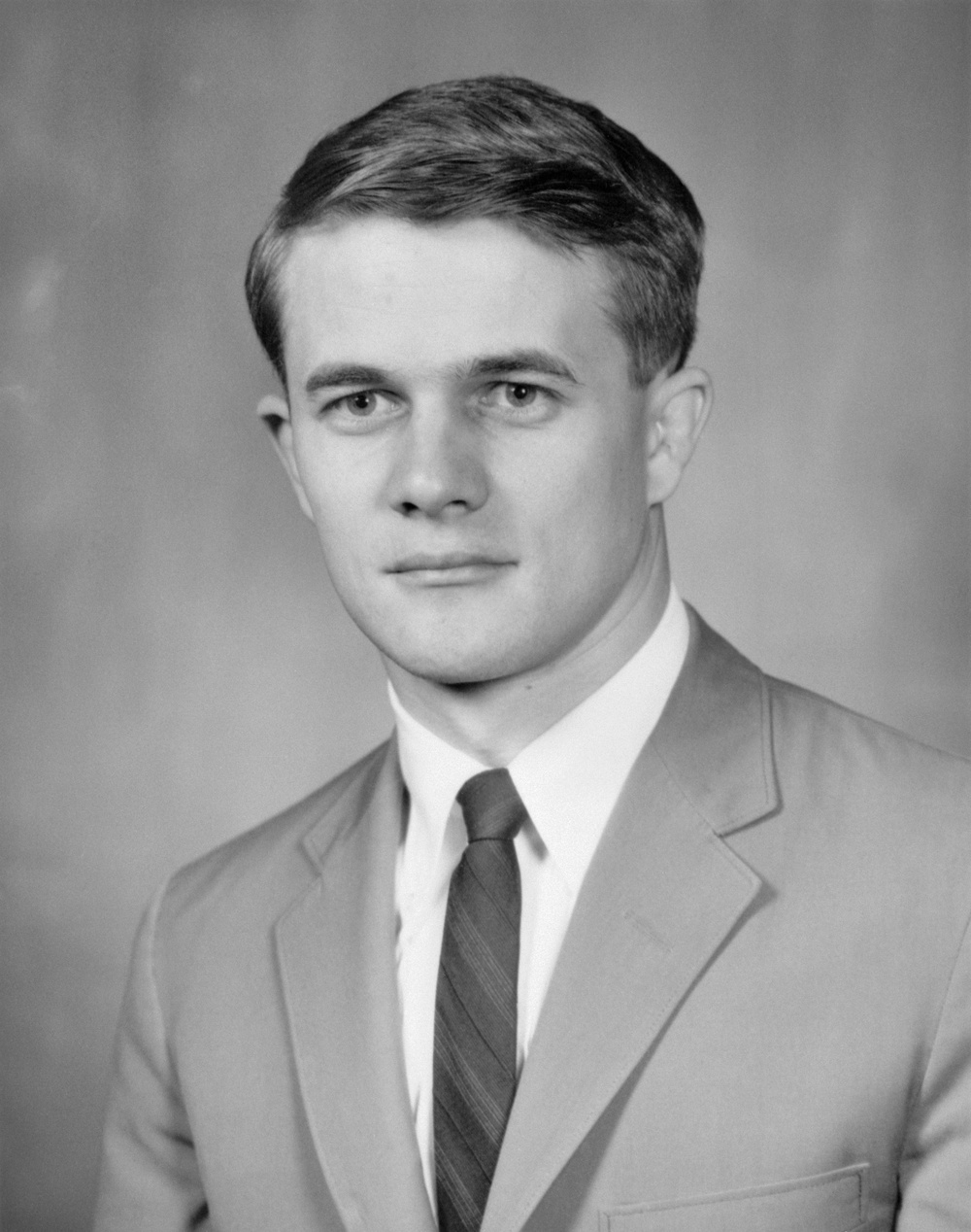 PASSPORT PICTURES ASTRONAUTS - ALLEN, LLEWELLYN, CHAPMAN, MUSGRAVE, ENGLAND, LENIOR, HENIZE, THORNTON, O'LEARY, AND  PARKER
